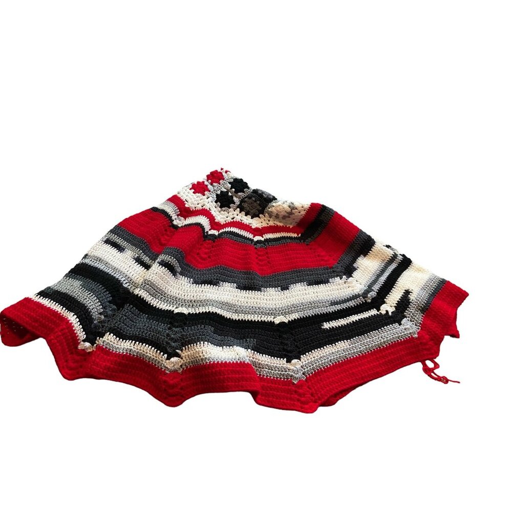 Handmade Crochet Blanket Red Black White Round Grannycore Cozy Roseanne 70x60 - Picture 5 of 7